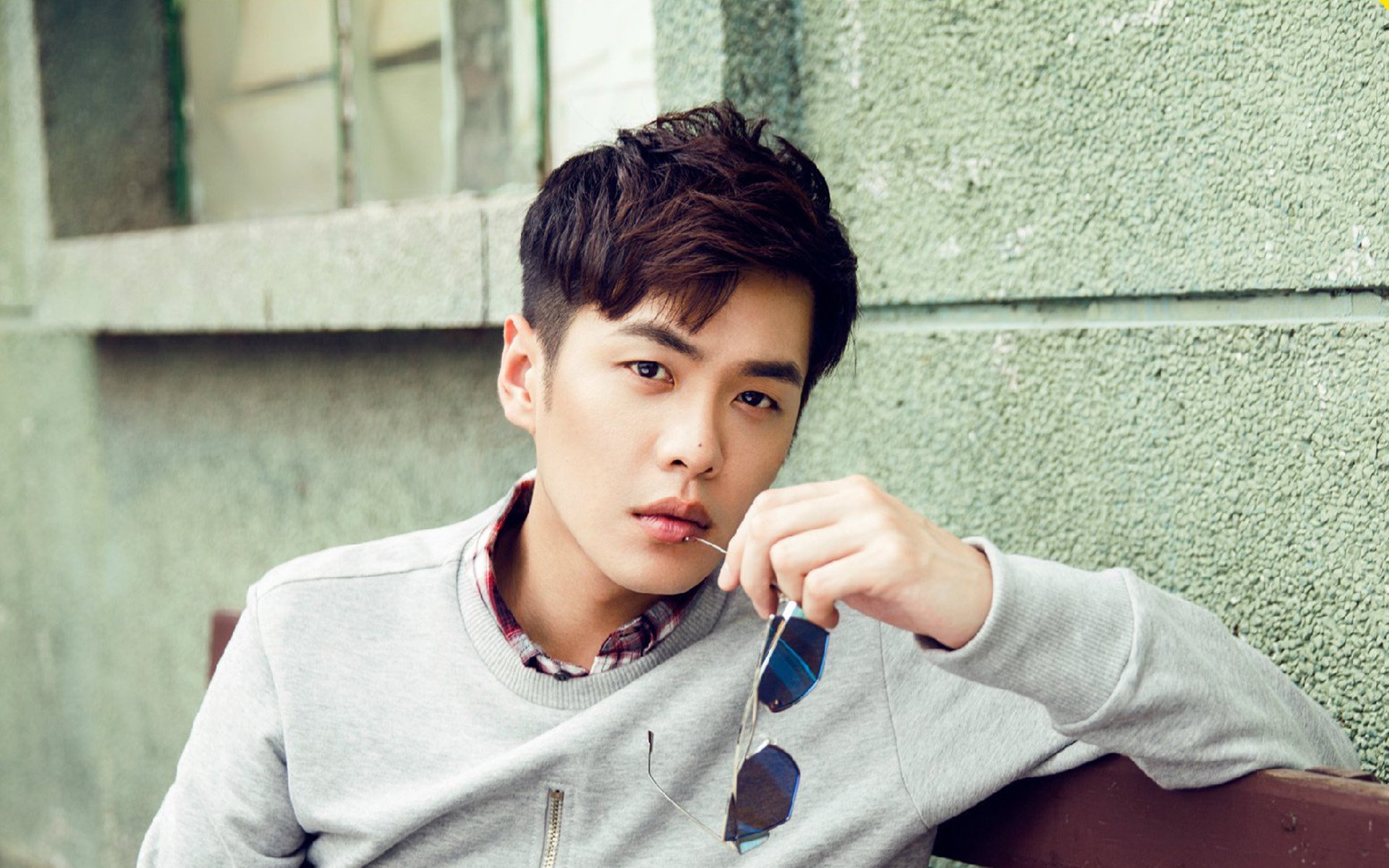 开云·体育官网-法甲：里尔1-0绝杀兰斯，队员们拼尽全力赢得胜利，里尔法甲第一