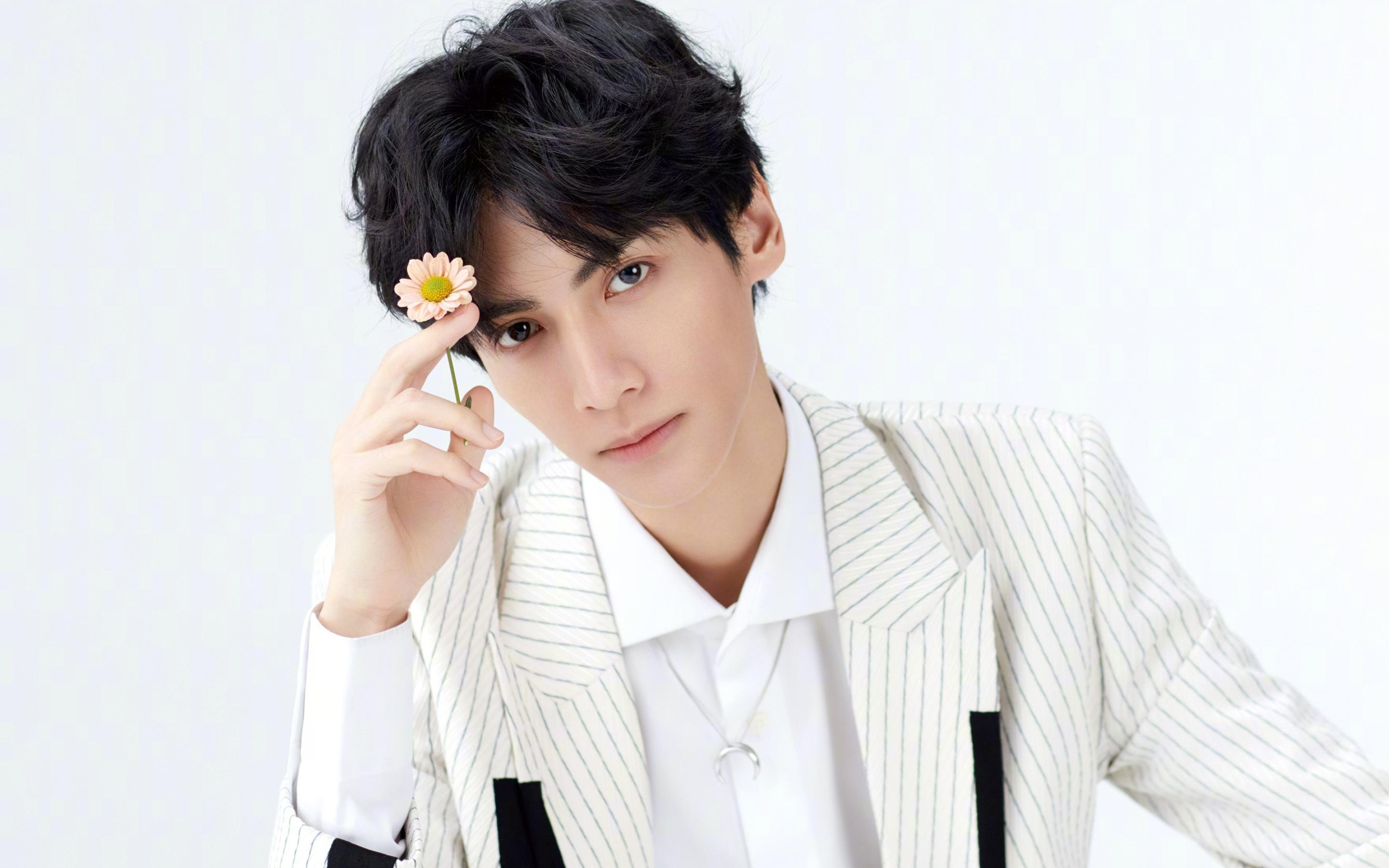 中国男足在巴黎奥运会上表现出色,赢得银牌,中国 男足 奥运会