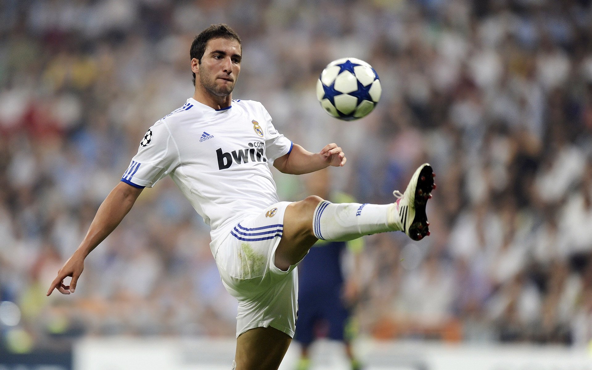 “法甲豪门大爆发，积分追赶势头强劲”，法甲豪门球队